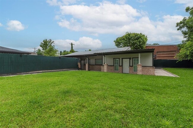 2127 Maximilian St in Houston, TX - Building Photo - Building Photo