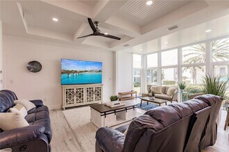 6042 W Peppertree Way in Sarasota, FL - Building Photo - Building Photo