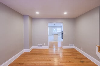 130 Reedbird Ave in Baltimore, MD - Foto de edificio - Building Photo