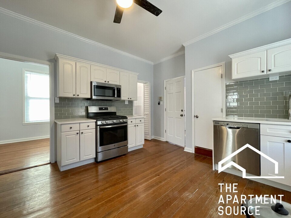 2215 W Roscoe St in Chicago, IL - Building Photo