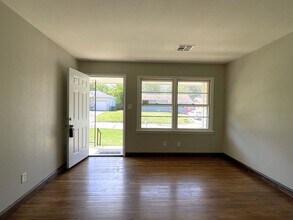 1101 Sycamore Dr in Midwest City, OK - Building Photo - Building Photo