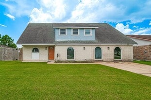10902 Sagevale Ln in Houston, TX - Building Photo