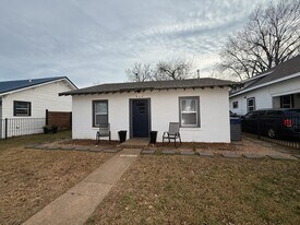 504 W Gandy St in Denison, TX - Building Photo