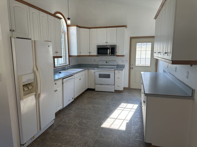 property at 2808 Oakland St
