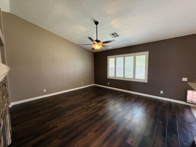 2002 Hobbyhorse Ave in Henderson, NV - Building Photo - Building Photo