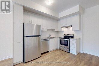 1081 Danforth Rd in Toronto, ON - Building Photo - Building Photo