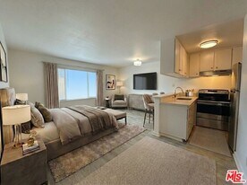 5805 W 8th St in Los Angeles, CA - Building Photo