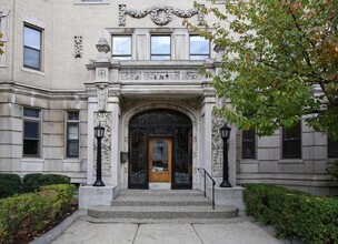 1111 Boylston St, Unit 43 in Boston, MA - Foto de edificio - Building Photo