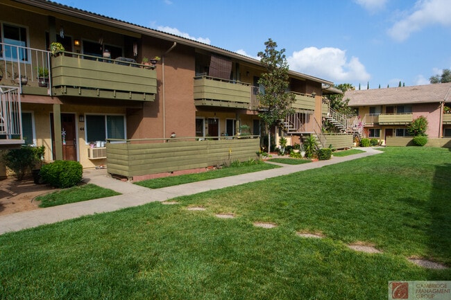 2094 E Grand Ave in Escondido, CA - Building Photo - Building Photo