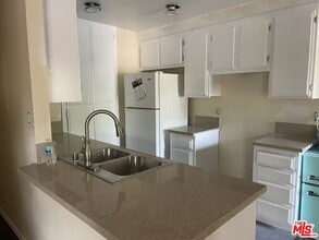 8725 Beckenham Ln in Inglewood, CA - Building Photo - Building Photo