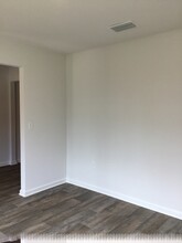 7416 Oak Lake Blvd in Bellview, FL - Building Photo - Building Photo
