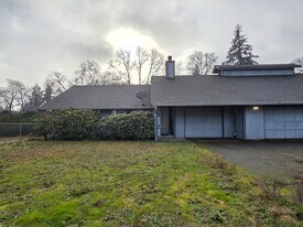16927 7th Ave E in Spanaway, WA - Building Photo