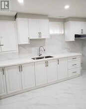 147 Bruce Beer Dr in Brampton, ON - Building Photo - Building Photo