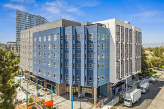Mainline North | Affordable Apartments in Santa Clara, CA - Foto de edificio - Building Photo