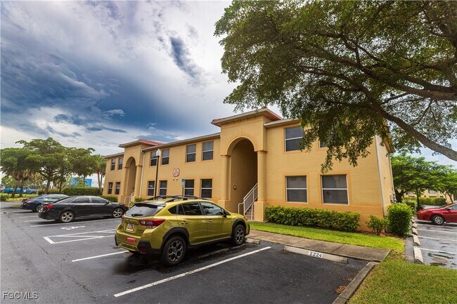 4275 Bellasol Cir in Ft. Myers, FL - Building Photo - Building Photo
