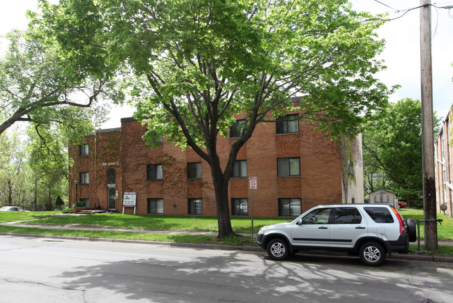 818 Manor in Minneapolis, MN - Foto de edificio - Building Photo