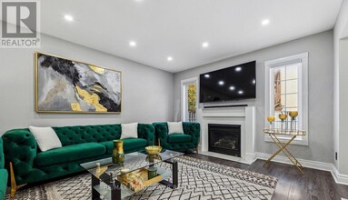 1010 Langford St in Oshawa, ON - Building Photo - Building Photo