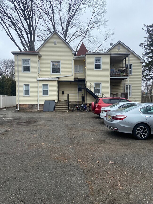 19 Essex Ave, Unit 3 in Metuchen, NJ - Building Photo - Building Photo