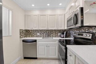 205 Flanders Dr in Delray Beach, FL - Building Photo