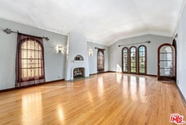 property at 1028 Meadowbrook Ave