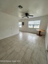 4421 31st Ave in Vero Beach, FL - Foto de edificio - Building Photo