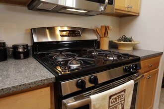 Embassy Place at White Oak Estate in Highland, IN - Building Photo - Interior Photo