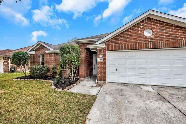 property at 1413 Village Ct Dr