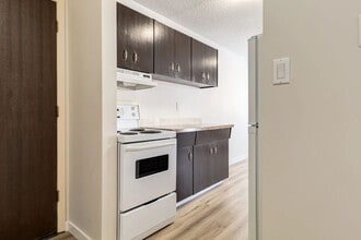 Valhalla Apartments in Camrose, AB - Building Photo - Building Photo