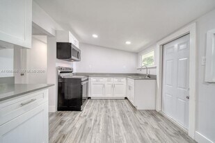 3353 SW 23rd Terrace in Miami, FL - Building Photo