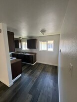420 E Pleasant Valley Rd, Unit 3 in Oxnard, CA - Building Photo