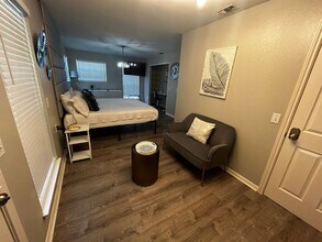 7106 Linkcrest Dr in San Antonio, TX - Building Photo - Building Photo