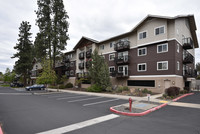 Mountain Laurel Lodge in Bend, OR - Building Photo - Building Photo