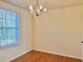 15905 Indian Hills Terrace in Rockville, MD - Foto de edificio - Building Photo