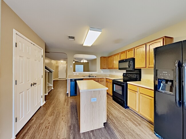 6907 Macaway Crk in San Antonio, TX - Foto de edificio - Building Photo