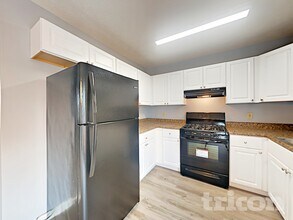 575 Woodcrest Manor Dr in Stone Mountain, GA - Foto de edificio - Building Photo