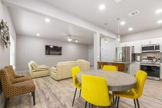 24700 Whitney Dr in Spicewood, TX - Building Photo - Building Photo