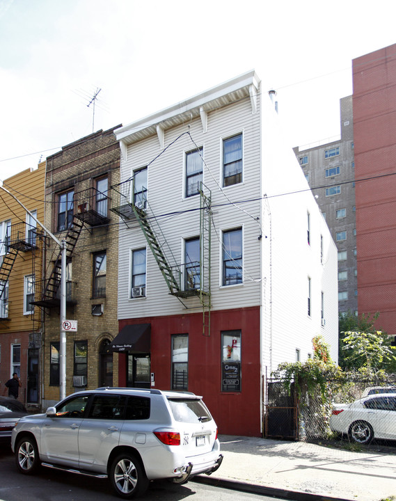 The Pelham Building in Bronx, NY - Foto de edificio