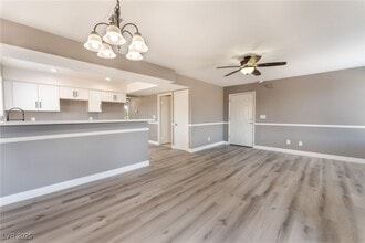 5689 E Lake Mead Blvd in Las Vegas, NV - Building Photo - Building Photo