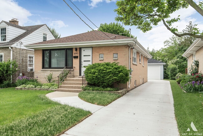 8140 Washington St in Niles, IL - Building Photo - Building Photo