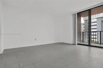 16751 NE 9th Ave, Unit 512 in North Miami Beach, FL - Building Photo - Building Photo