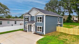 18 Catawba Ave in Greenville, SC - Building Photo