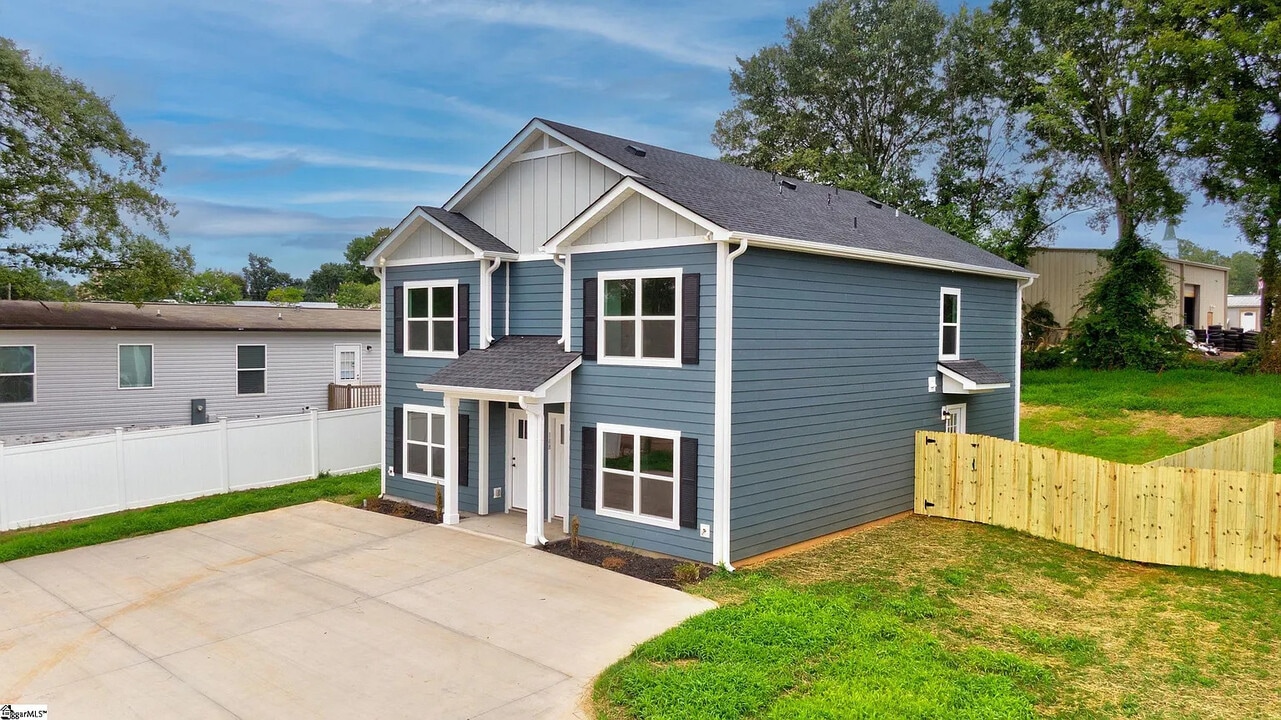 18 Catawba Ave in Greenville, SC - Building Photo