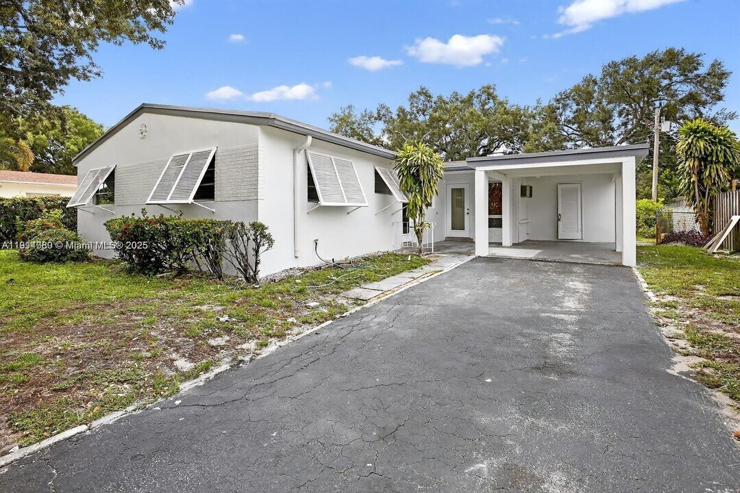 6620 Charleston St in Hollywood, FL - Building Photo