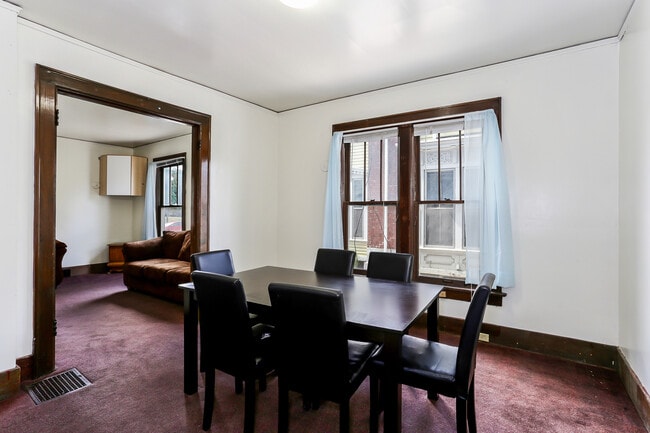 1315 Washtenaw Ave in Ann Arbor, MI - Building Photo - Building Photo