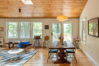 19 Bakertown Rd in Accord, NY - Foto de edificio - Building Photo