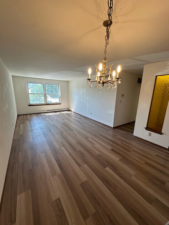 4333 N Oakland Ave in Shorewood, WI - Building Photo
