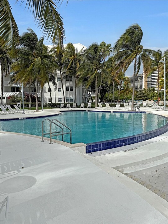 777 NE 62nd St in Miami, FL - Building Photo