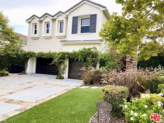 991 Deerhill Rd in Oak Park, CA - Building Photo - Building Photo