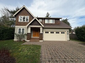 3285 Wembley Park Rd in Lake Oswego, OR - Building Photo