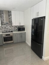 15510 SW 133rd Pl in Miami, FL - Foto de edificio - Building Photo